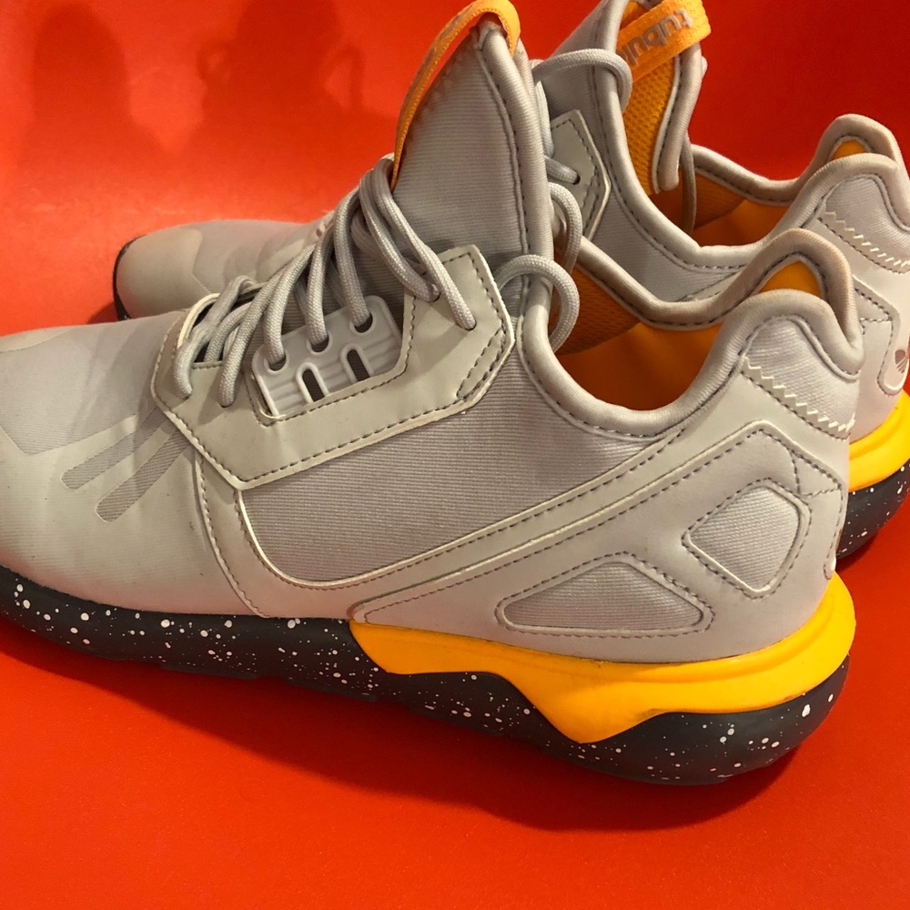 Adidas Tubular sz 8.5 in near perfect condition.
